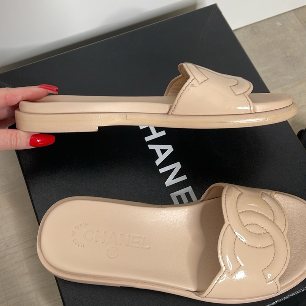 CHANEL CC Beige Patent Calfskin Leather Sandal Mules with Box - Picture 14 of 17